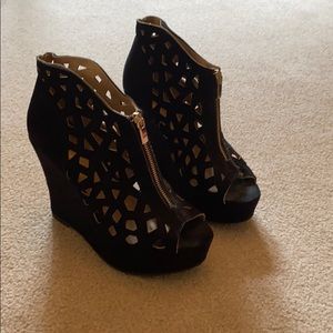 Black wedge heels
